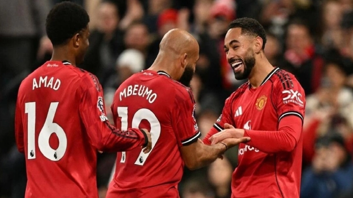 Manchester United speeds up to close four departures in January