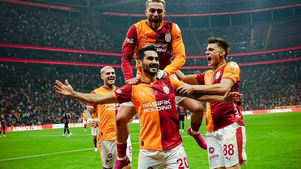 <p>The Galatasaray players celebrate a goal</p>