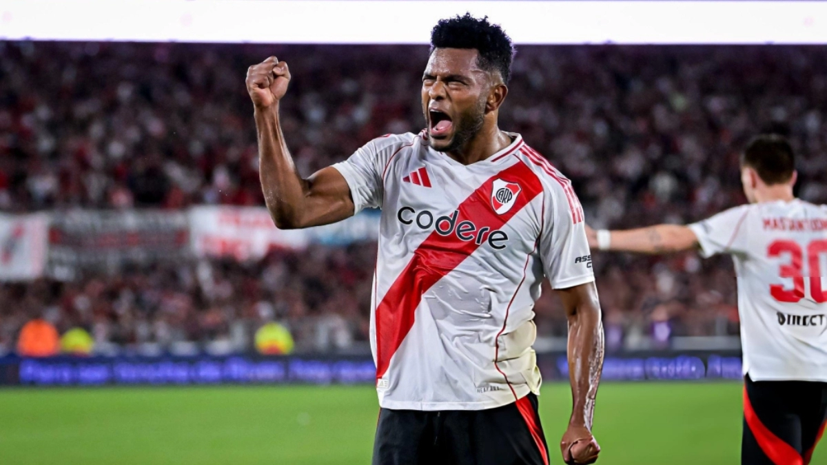 Miguel Borja celebra un gol anotado con River Plate