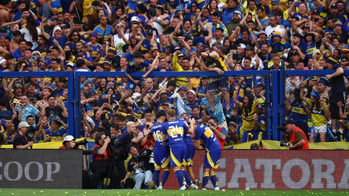 Los jugadores de Boca Juniors celebran un gol en La Bombonera
