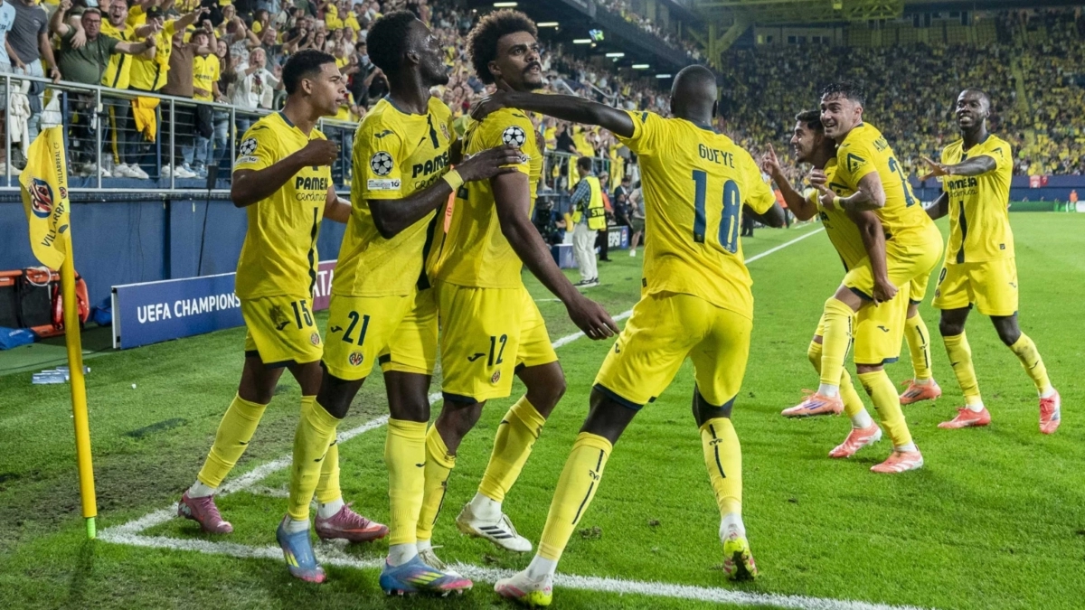 Los jugadores del Villarreal celebran un gol