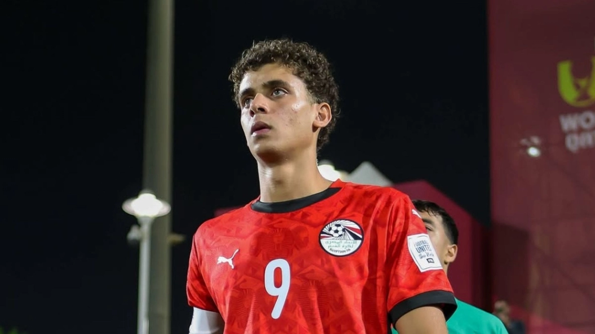 Hamza Abdelkarim firma con el Barcelona / Eldesmarque