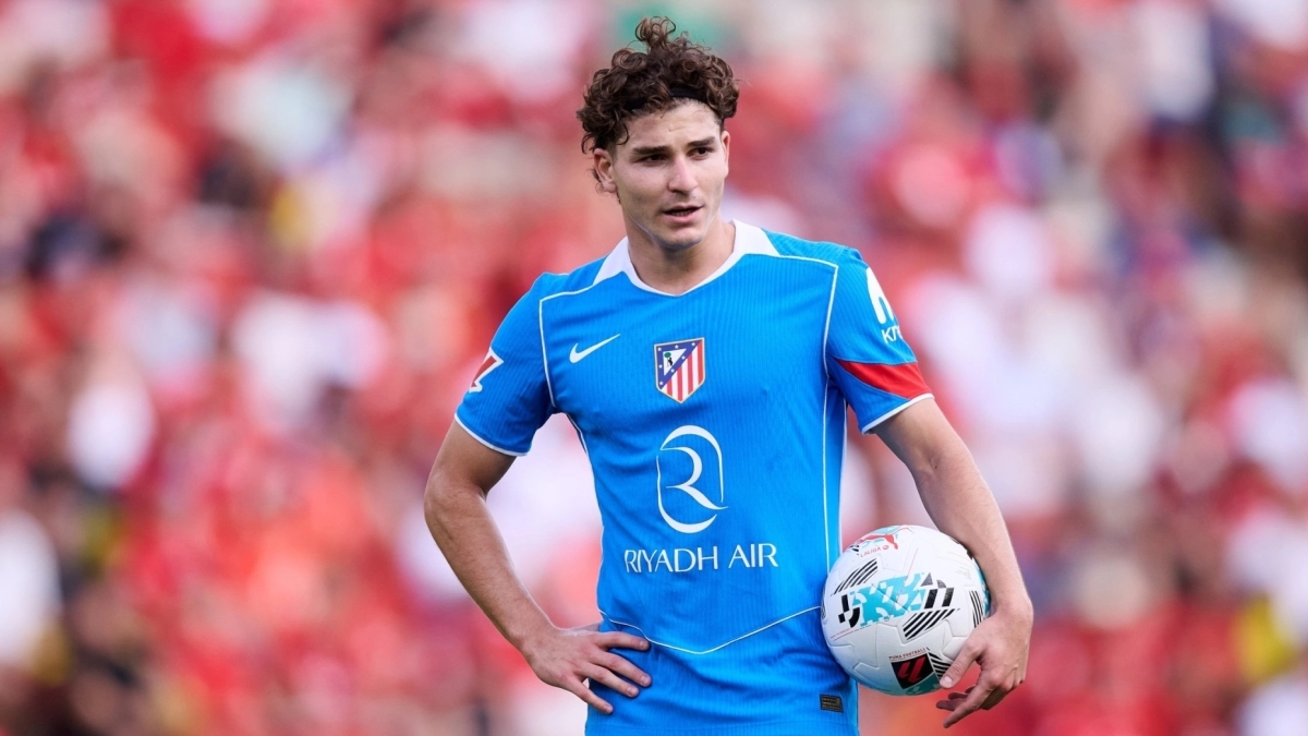 Arsenal offers two stars to sign Julián Álvarez