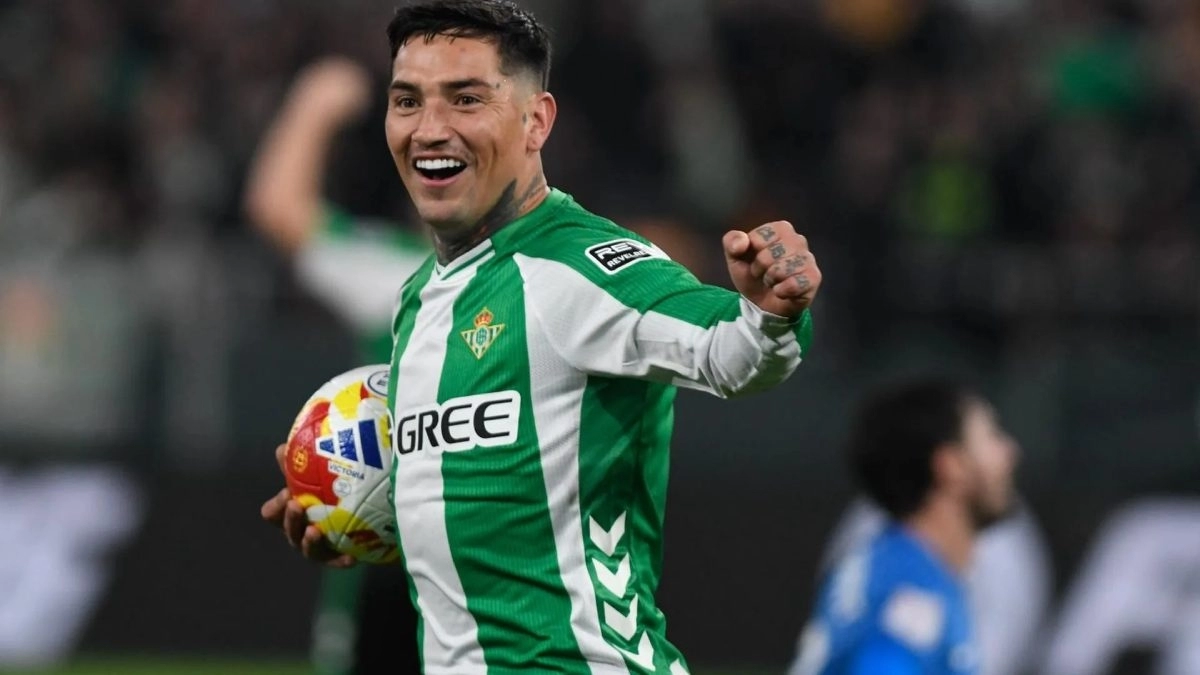 <p>Chimy Ávila celebrates a goal scored with Real Betis</p>