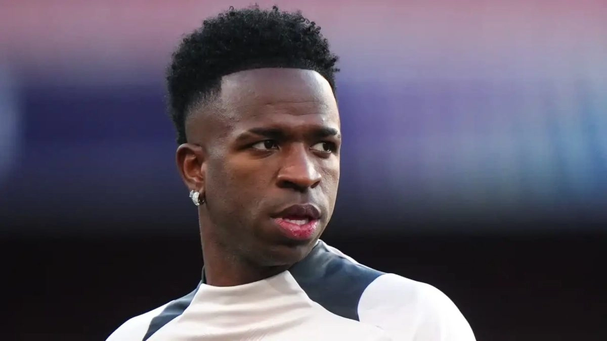 Vinicius durante un calentamiento con el Real Madrid