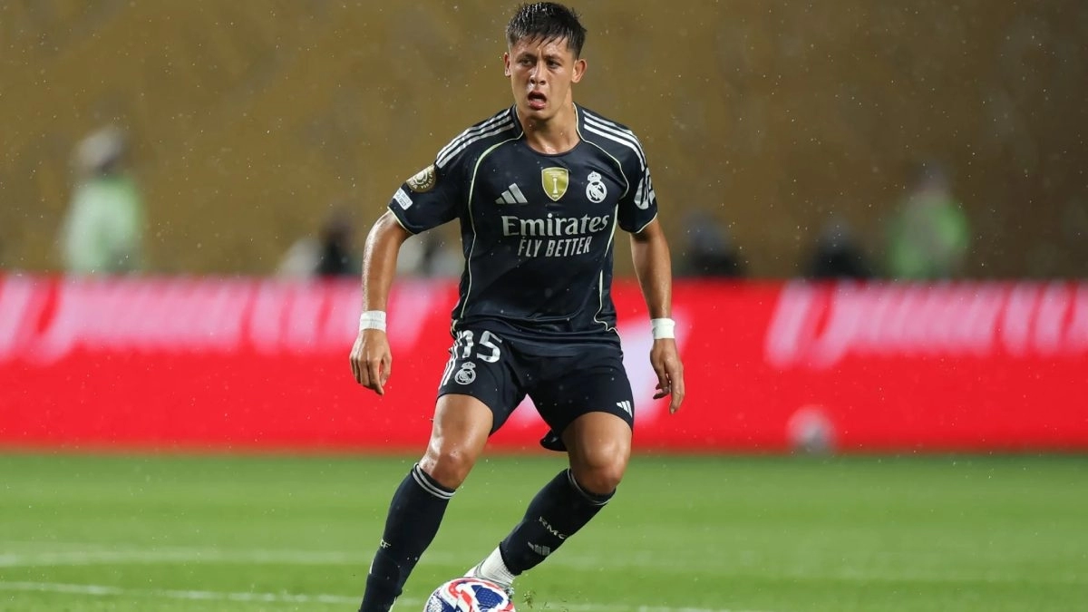 Arda Güler durante un partido con el Real Madrid