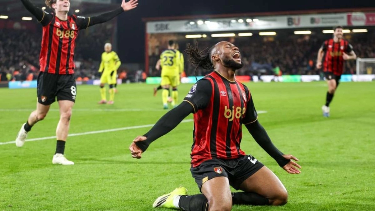 Antoine Semenyo celebra su último gol con la camiseta del Bournemouth