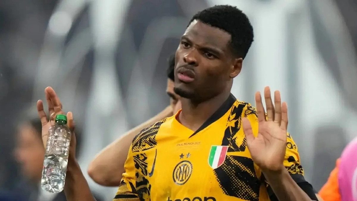 Atlético de Madrid is going for the signing of Denzel Dumfries.