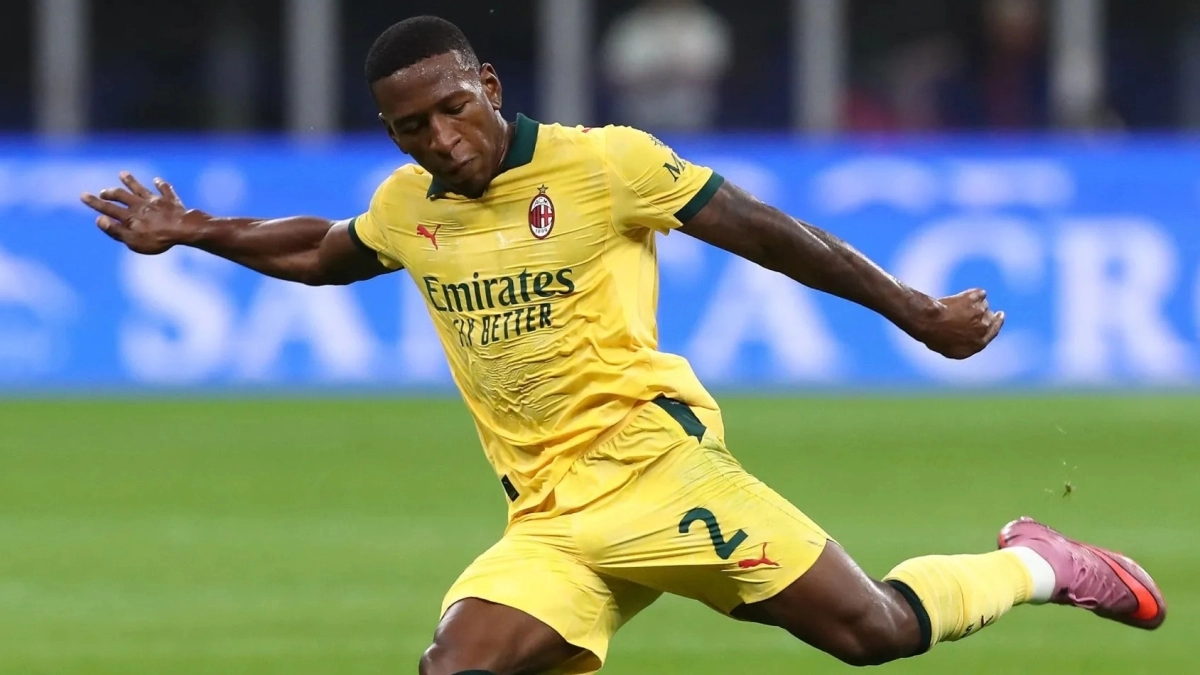 Milan puts Pervis Estupiñán up for sale