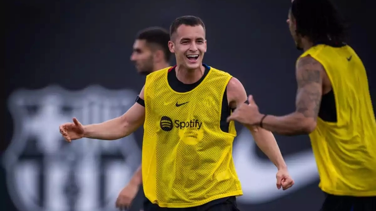 <p>Marc Casadó has proposals from Arabia / Carpetas Blaugranes</p>