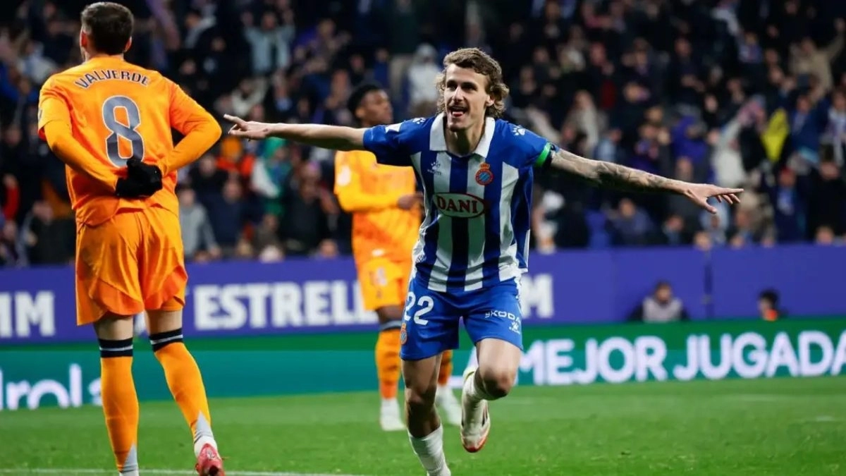 Carlos Romero celebra un gol anotado contra el Real Madrid