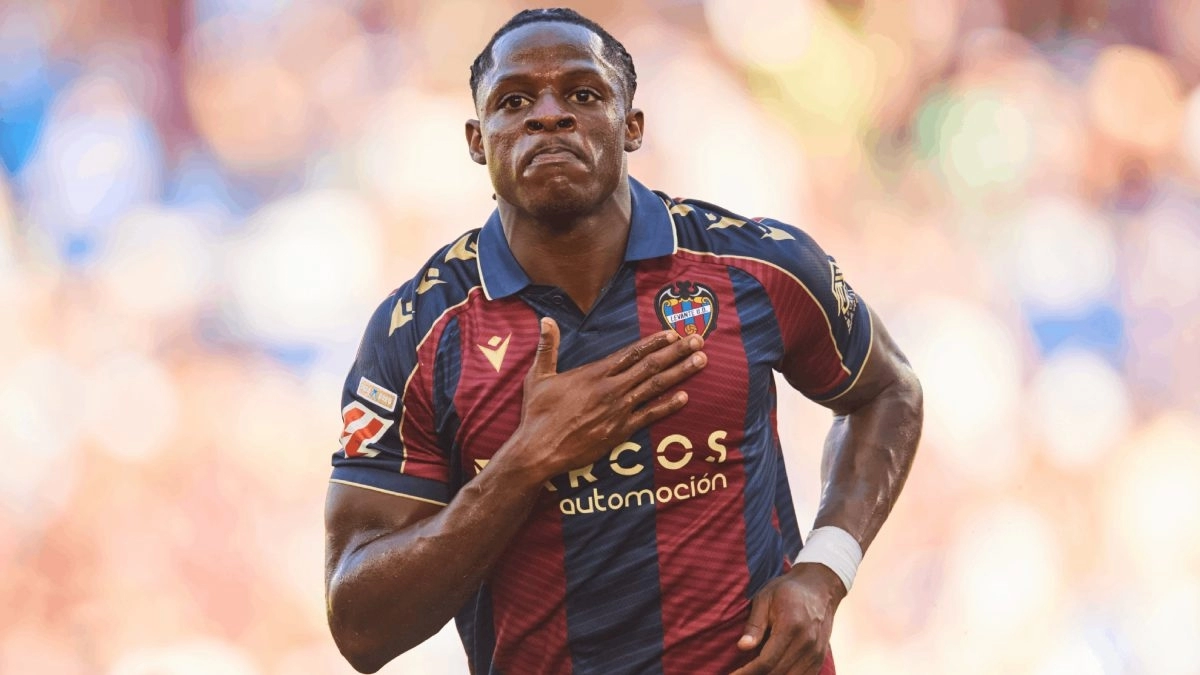 Etta Eyong celebrates a goal scored with Levante