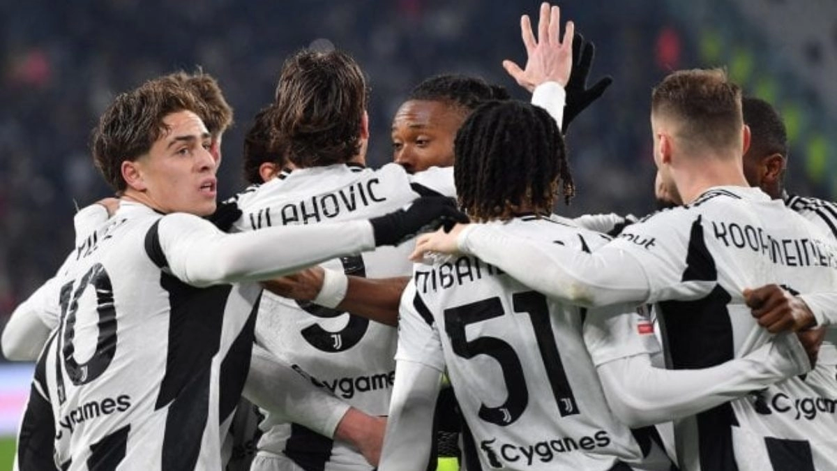 Los jugadores de la Juventus de Turín celebran un gol