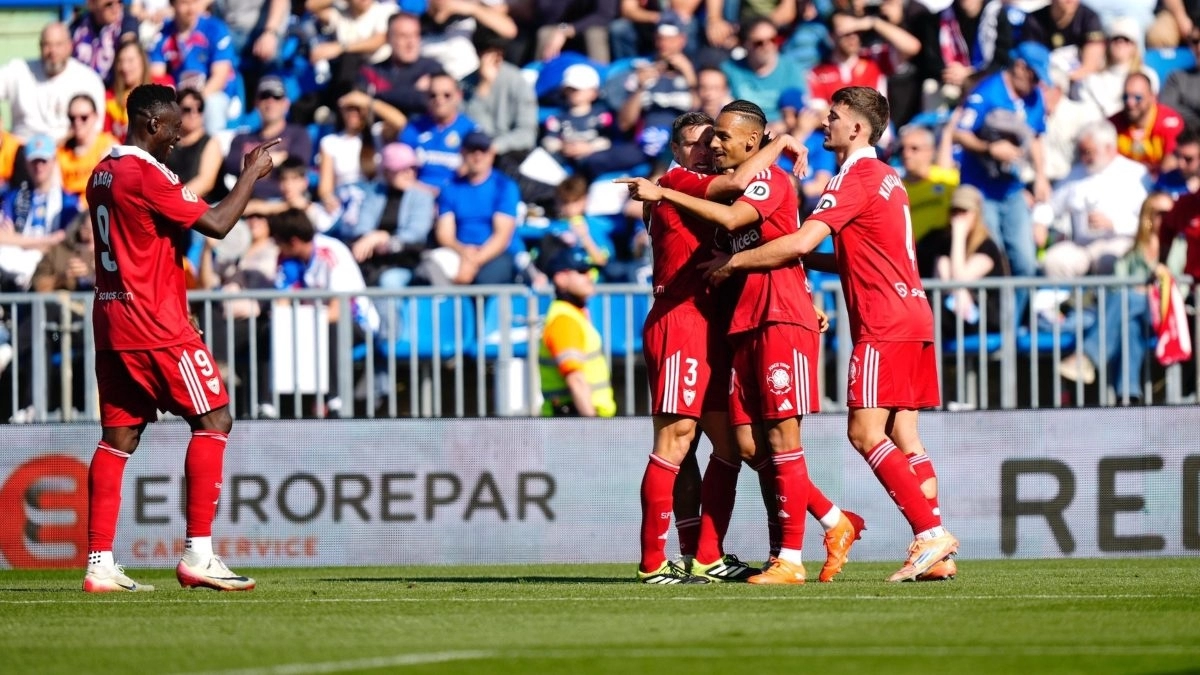Sevilla players celebrate the 0-1 against Getafe.