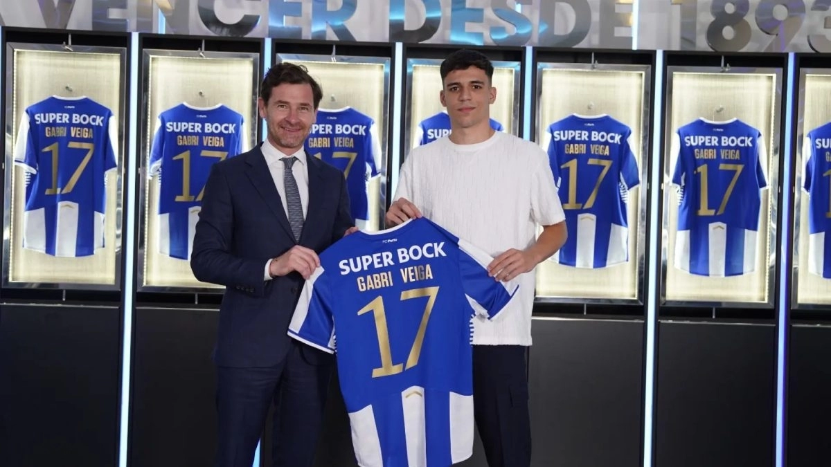 Gabri Veiga durante su presentación con el Oporto