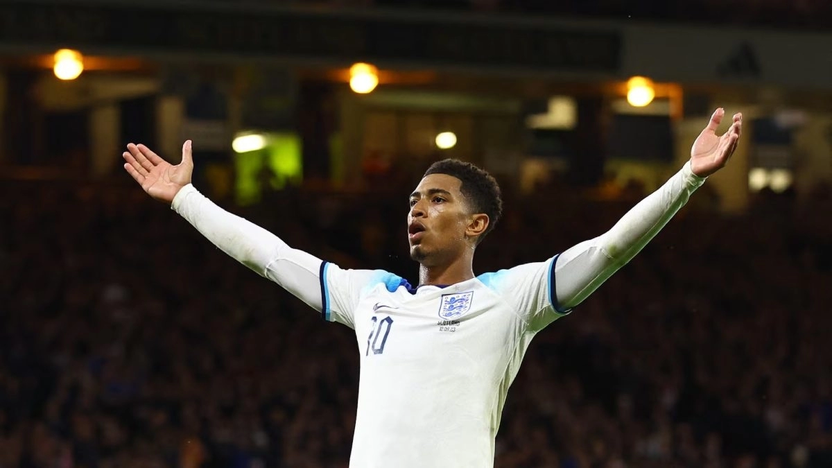 Jude Bellingham celebra un gol anotado con la selección de Inglaterra