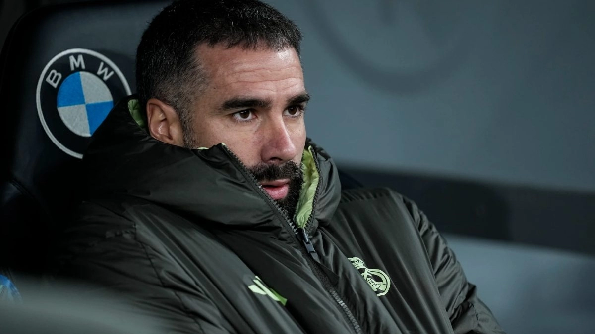 Dani Carvajal en el banquillo del Real Madrid