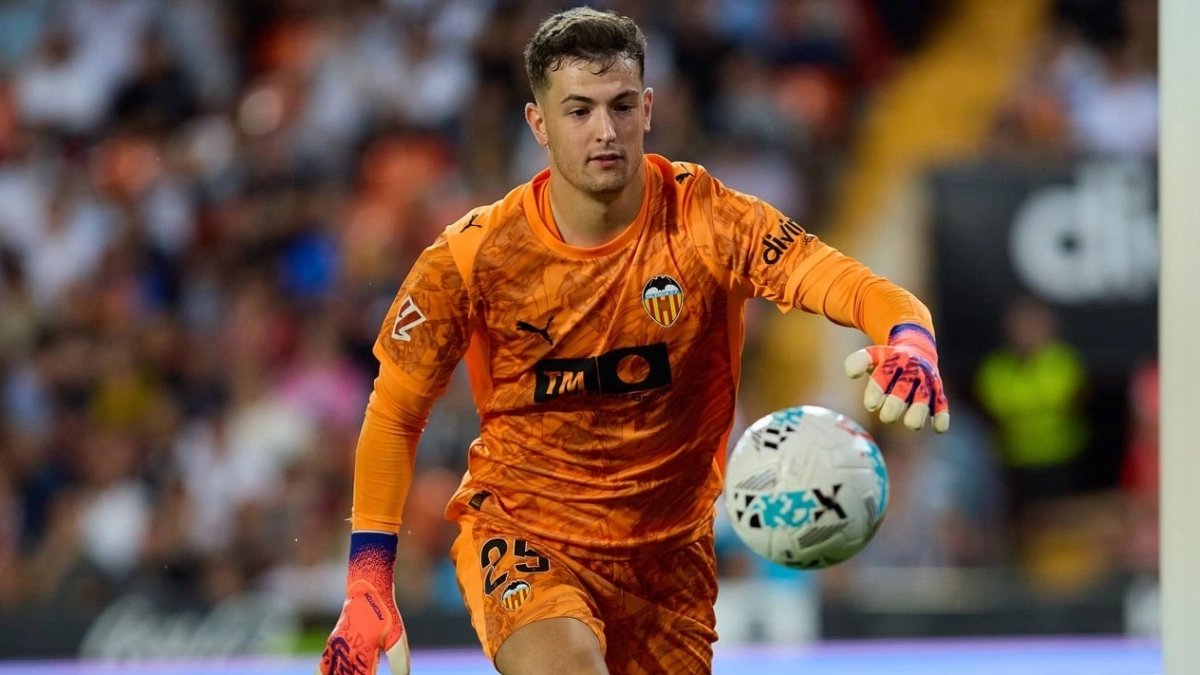 Valencia bids farewell to Julen Agirrezabala / EstadioDeportivo