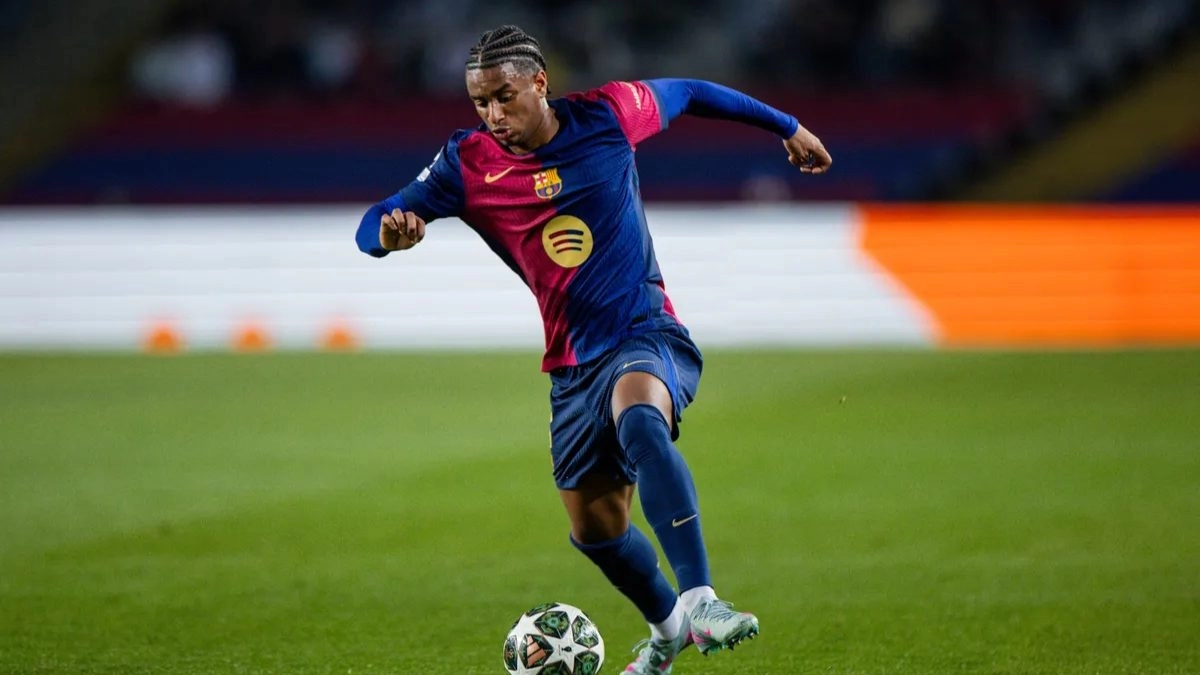 Alejandro Balde during a match with Barcelona