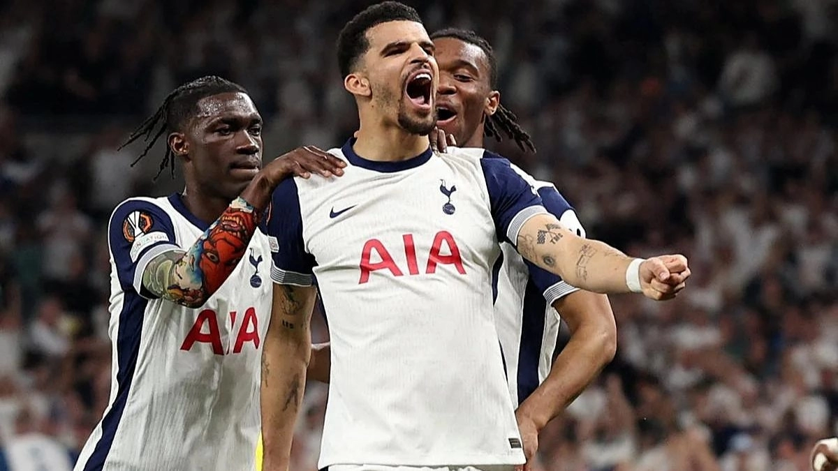<p>Tottenham players celebrate a goal. </p>