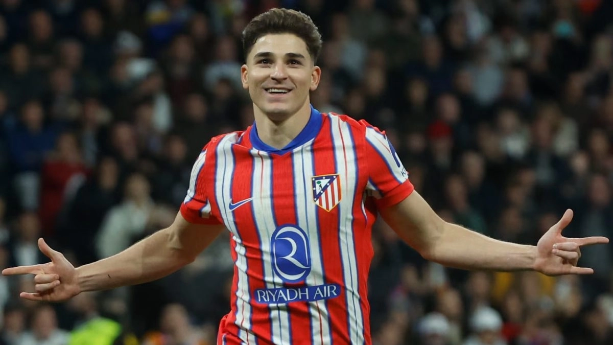 Julián Álvarez celebra un gol con el Atlético de Madrid