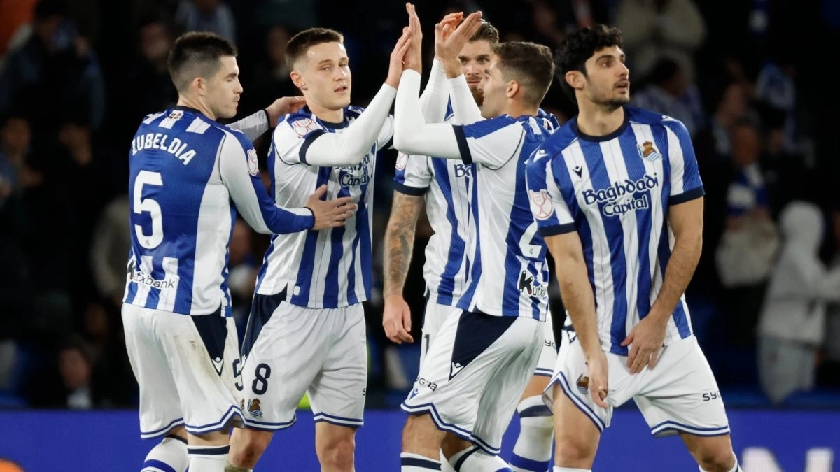 The players of Real Sociedad celebrate a goal