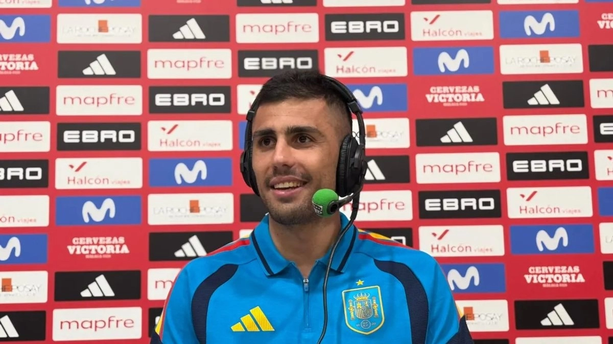 Rodri Hernández during a press conference with the Spanish national team