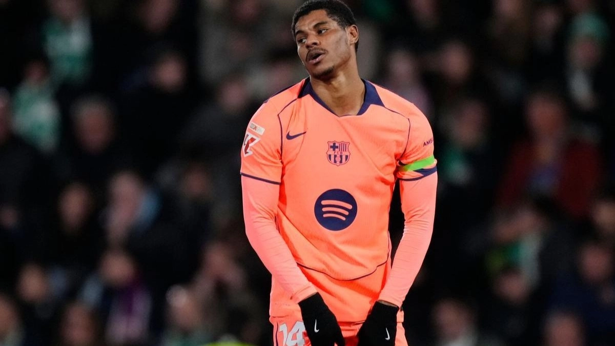 Marcus Rashford during a match with Barcelona.