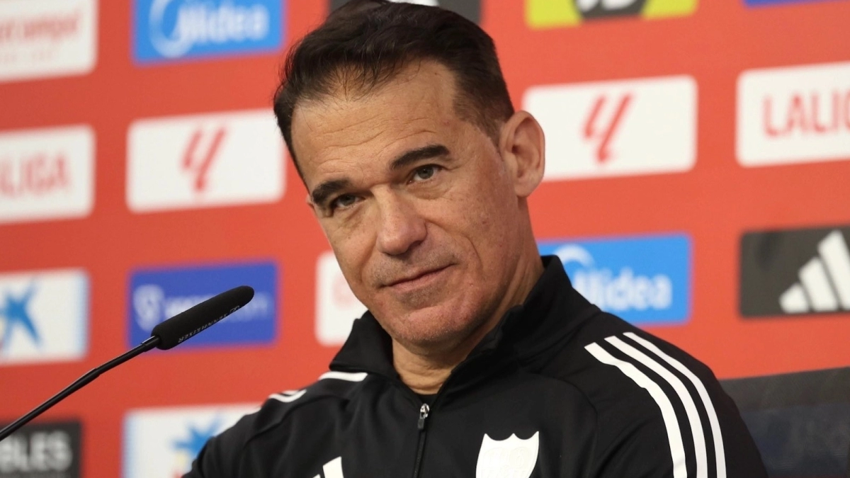 Sevilla is considering firing Luis García right away