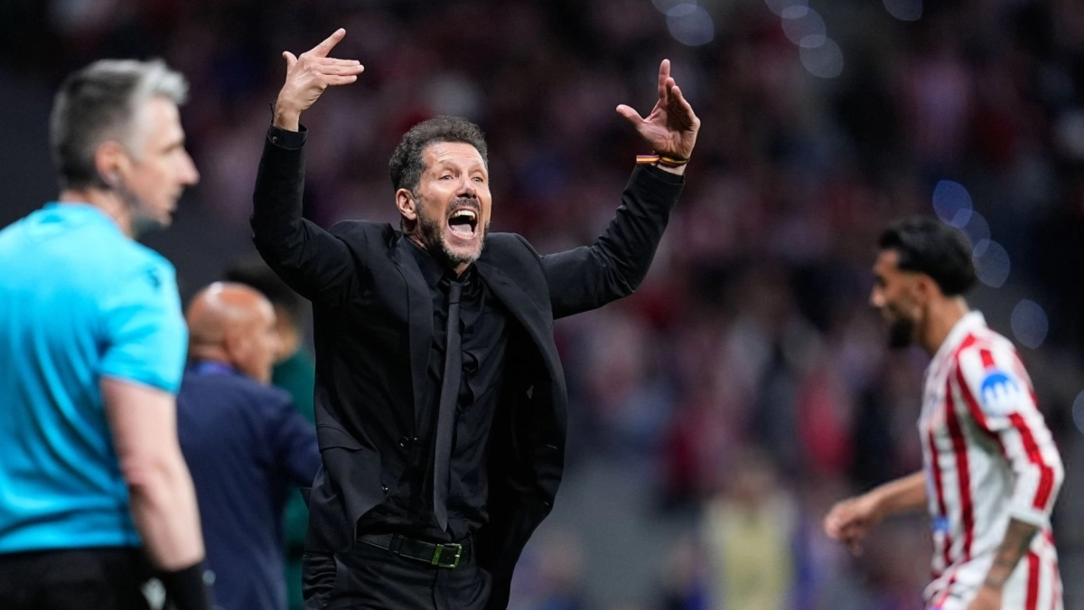 El Atlético de Madrid ha puesto sus ojos en Cristhian Mosquera, el imponente zaguero que actualmente milita en el Arsenal . Diego Pablo Simeone busca reconstruir una línea defensiva que sufrirá bajas de peso este verano, con las probables salidas de José María Giménez, Robin Le Normand y Clement Lenglet.  El defensor, internacional con España, ya tuvo acercamientos con la entidad madrileña en el pasado y ha dejado en manos de su agente cualquier movimiento futuro. Aunque el central llegó a Londres hace poco