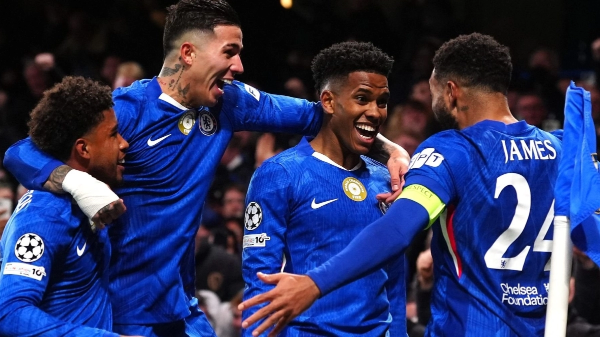 Chelsea closed their first summer signing for €50M.