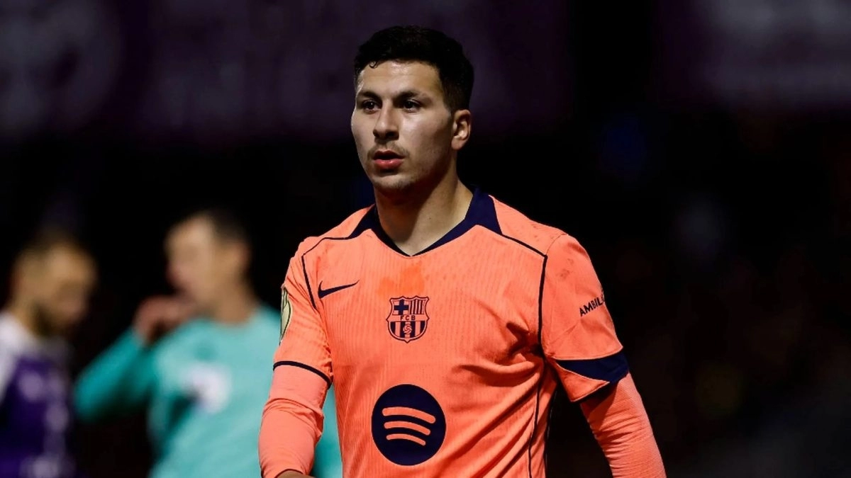 Roony Bardghji durante un partido con el Barcelona