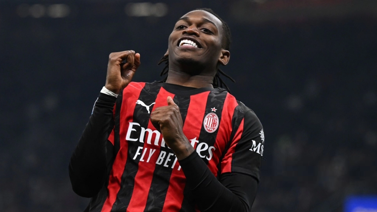 El Manchester United ofrece 3 jugadores para fichar a Rafael Leao