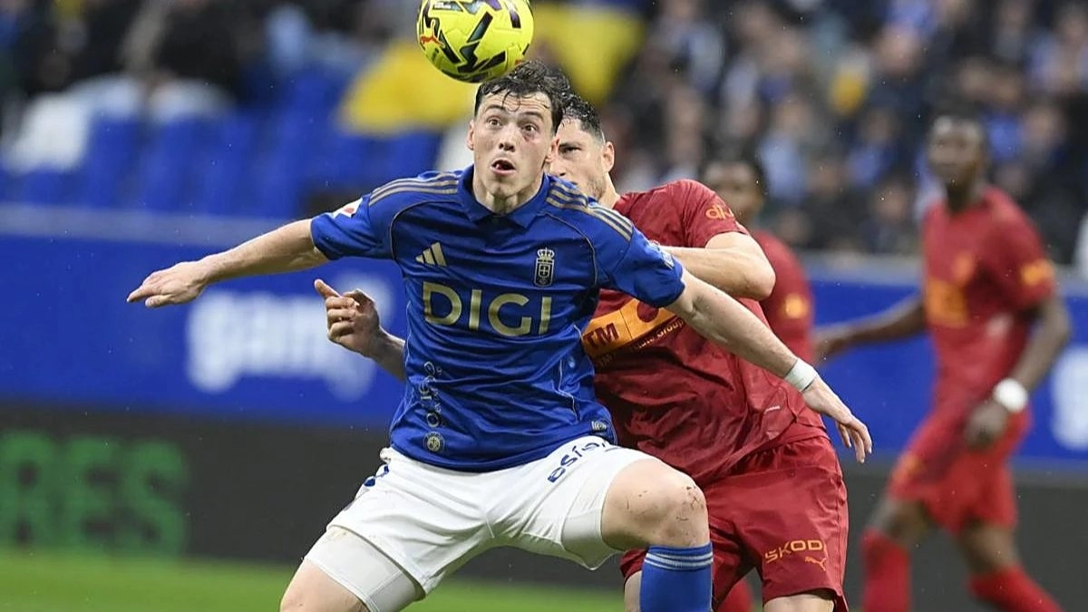 Fede Viñas durante un Real Oviedo - Valencia