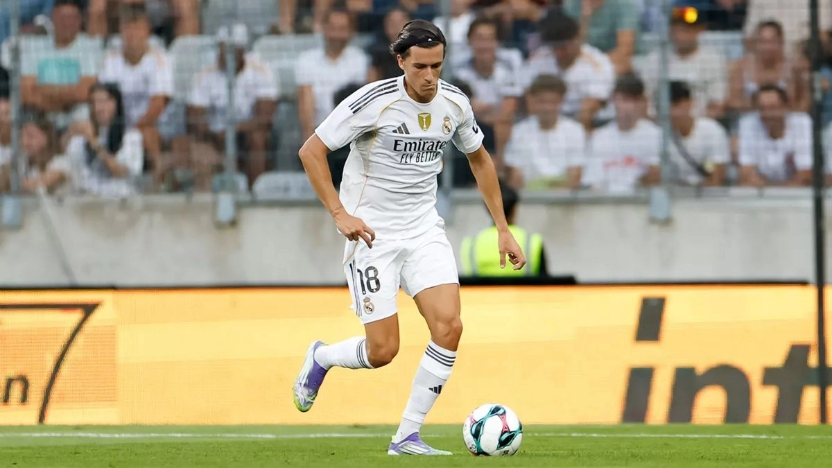 Álvaro Carreras during a match with Real Madrid