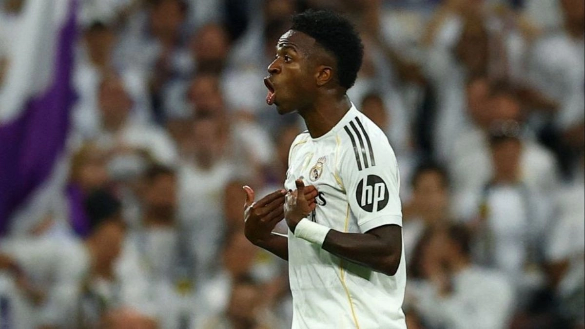 <p>Vinicius protests being substituted with Real Madrid</p>