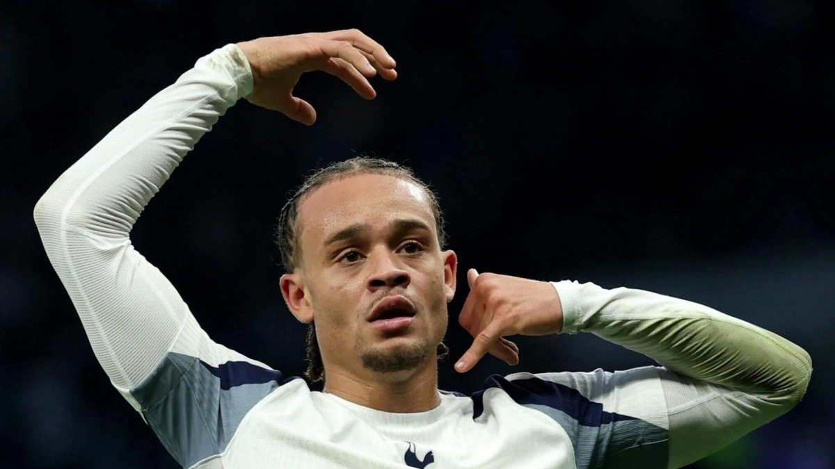 El Tottenham planea vender a Xavi Simons por 27M€