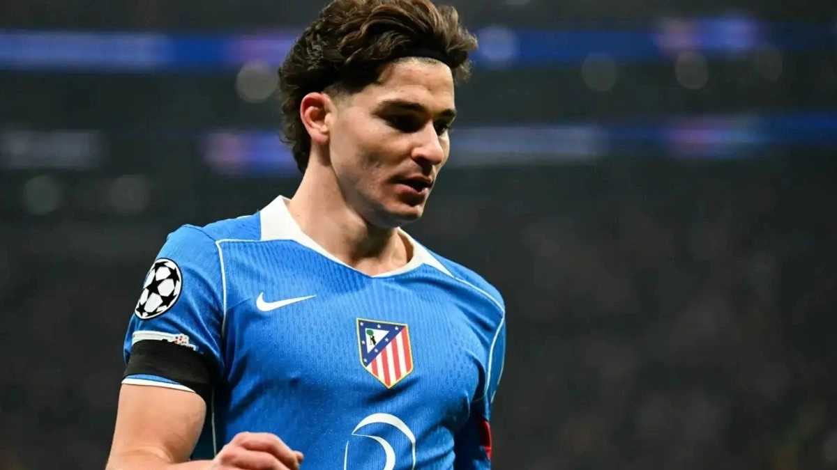 Julián Álvarez durante un partido con el Atlético de Madrid