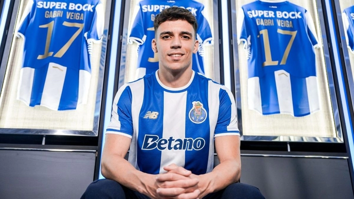 Gabri Veiga during his presentation with Porto.