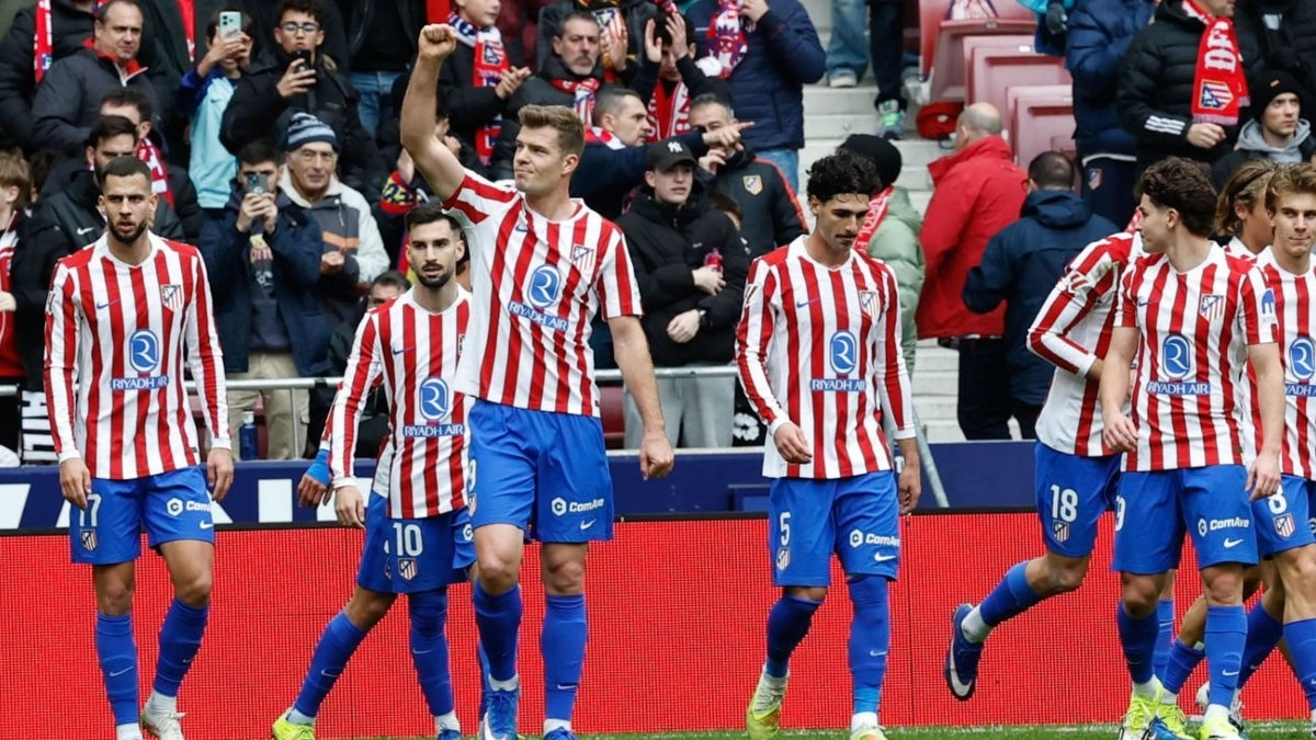 The players of Atlético de Madrid celebrate a goal.