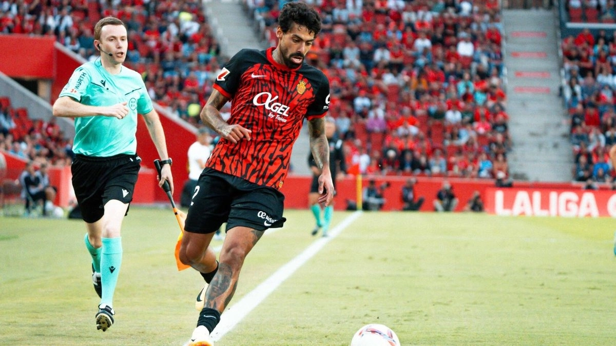 Samú Costa durante un partido con el Mallorca
