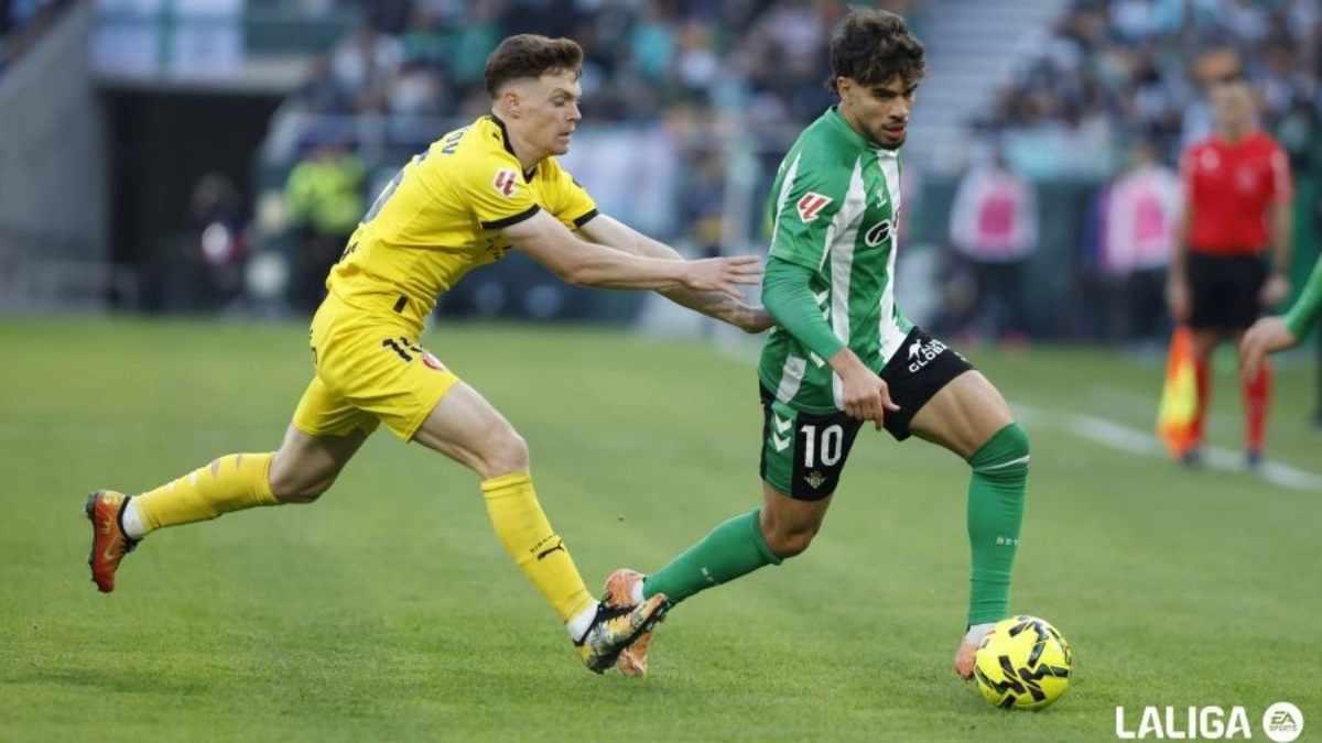 Ez Abde and Viktor Tsygankov during a Real Betis - Girona