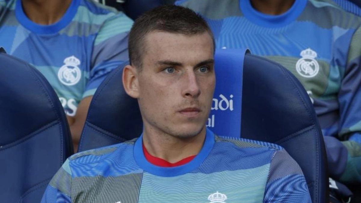 Andriy Lunin en el banquillo del Real Madrid