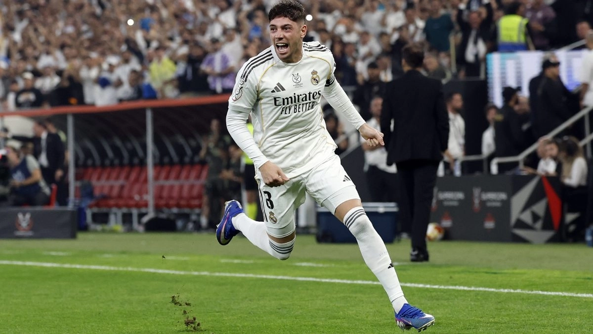 Fede Valverde celebra un gol anotado en un Real Madrid - Atlético de Madrid