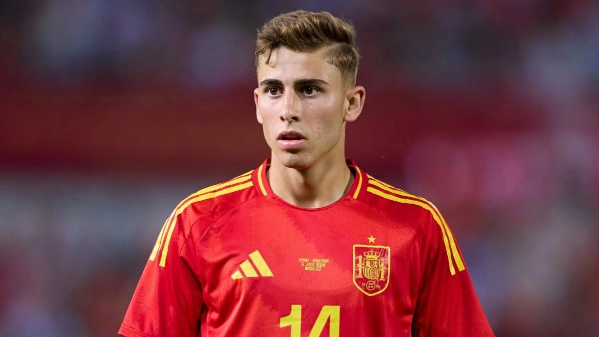 Fermín López durante un partido con España