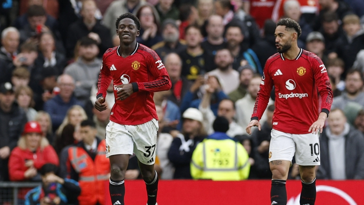 Manchester United finds replacement for its defense