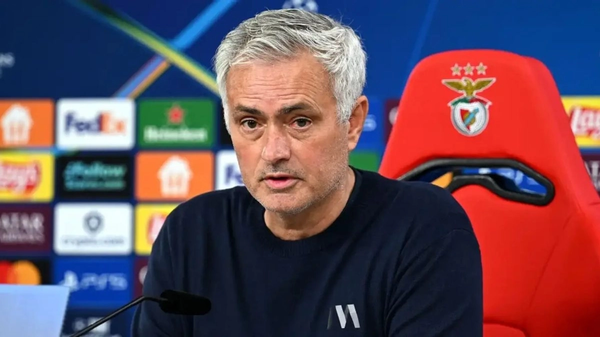 During a press conference with Benfica, José Mourinho.