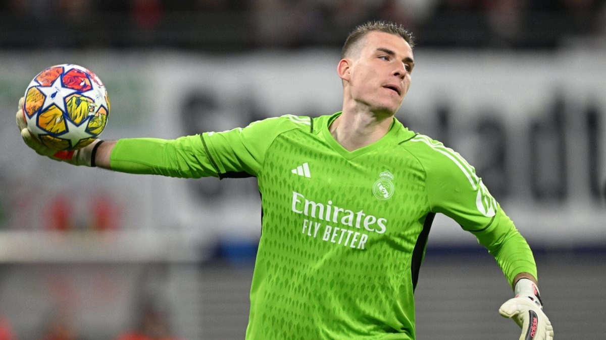 Andriy Lunin durante un partido con el Real Madrid