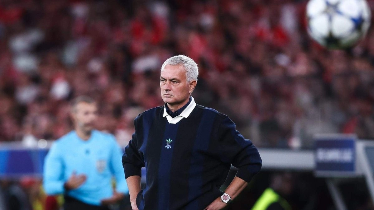 José Mourinho during a Benfica match