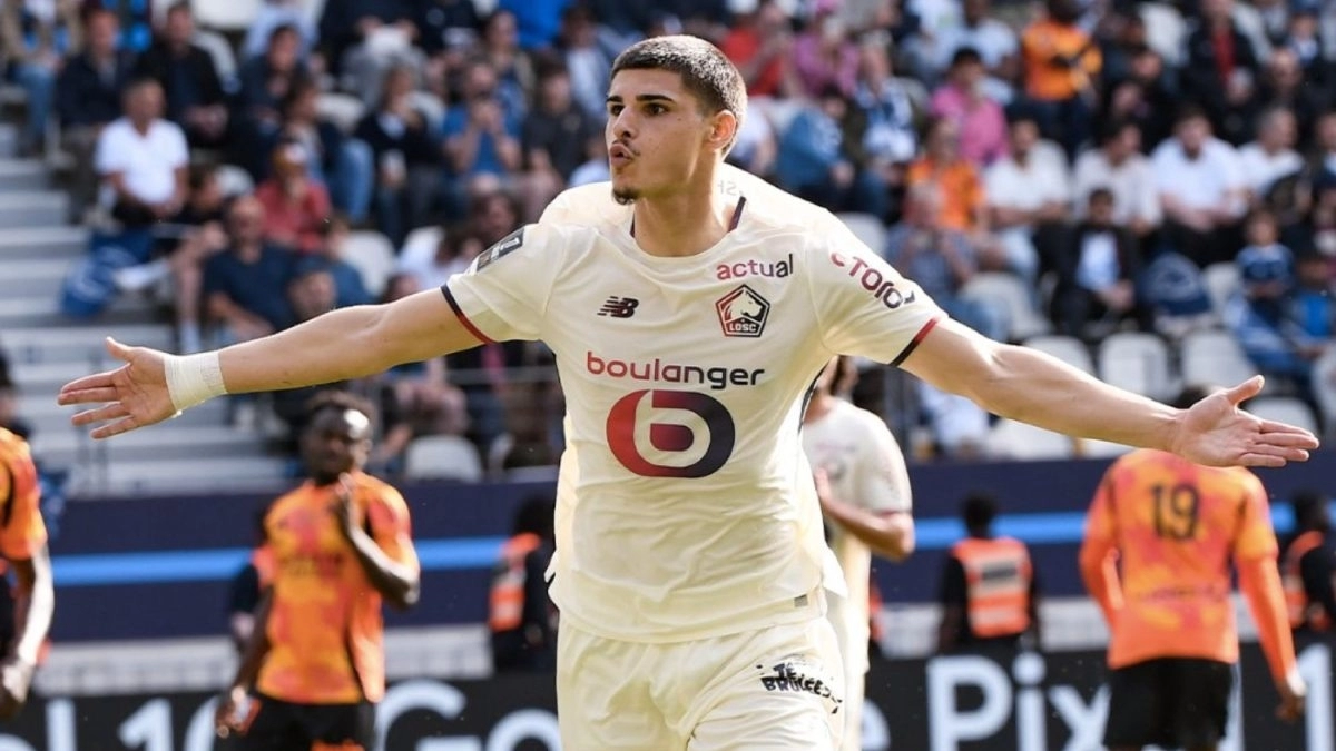 Matías Fernández-Pardo celebra un gol anotado con el Lille